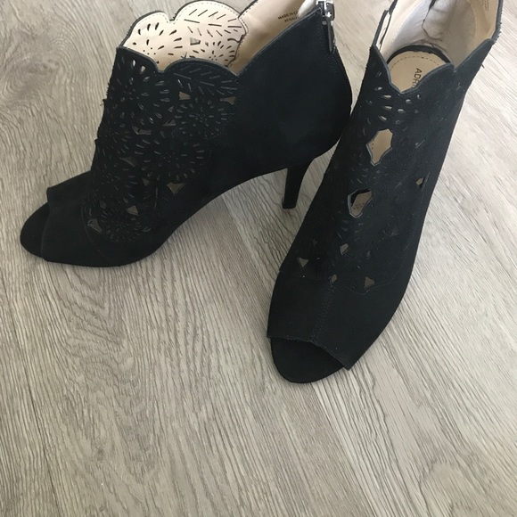 Adrienne Vittadini Blk suede bootie💗peep toe👠 - Picture 3 of 8
